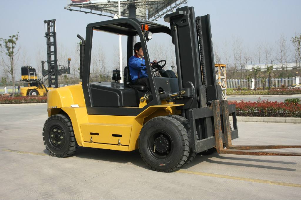 無(wú)錫設(shè)備搬運(yùn)過(guò)程中叉車作業(yè)事故多發(fā)的原因有哪些？